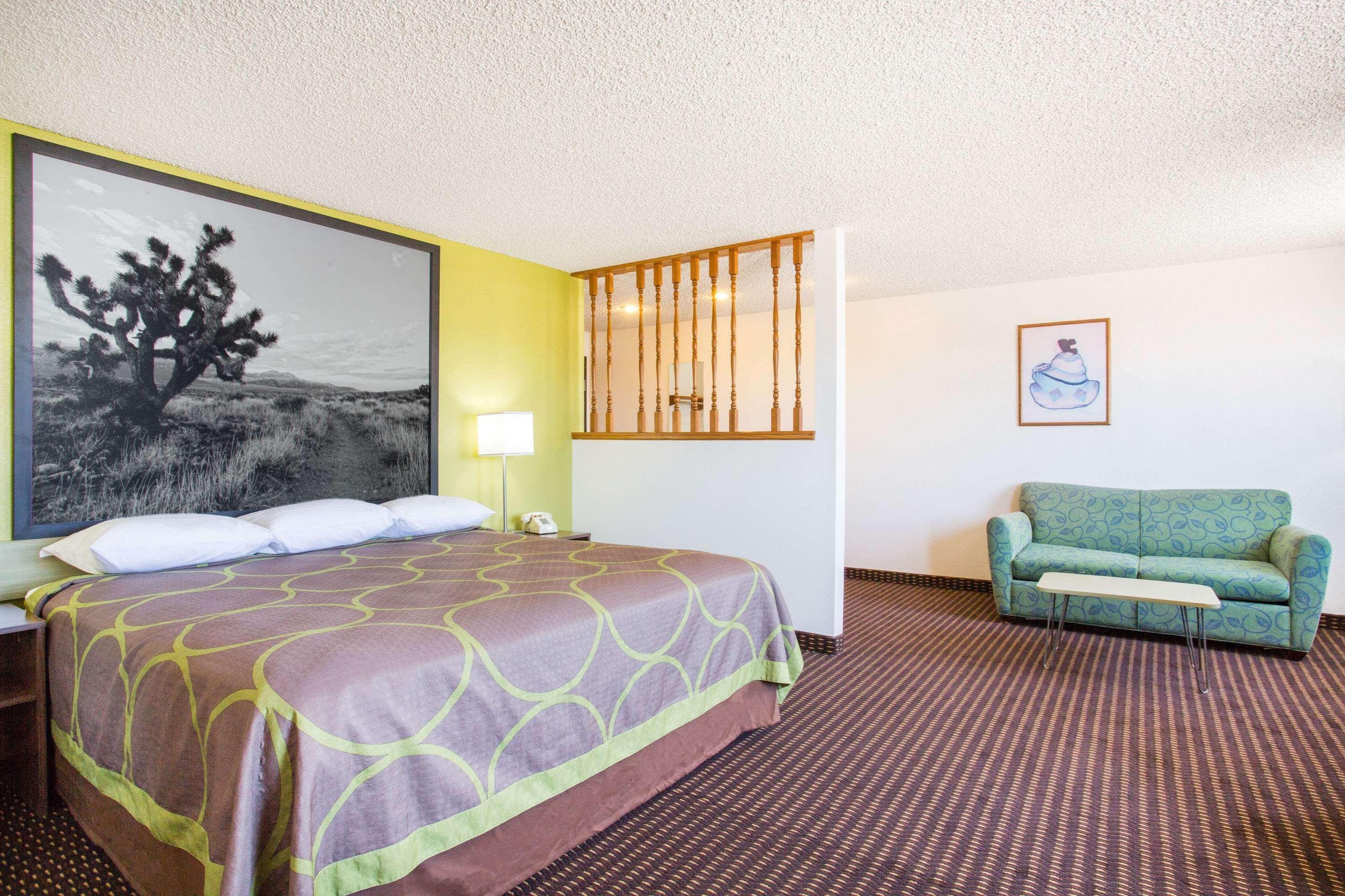 Super 8 By Wyndham Kingman Hotell Exteriör bild