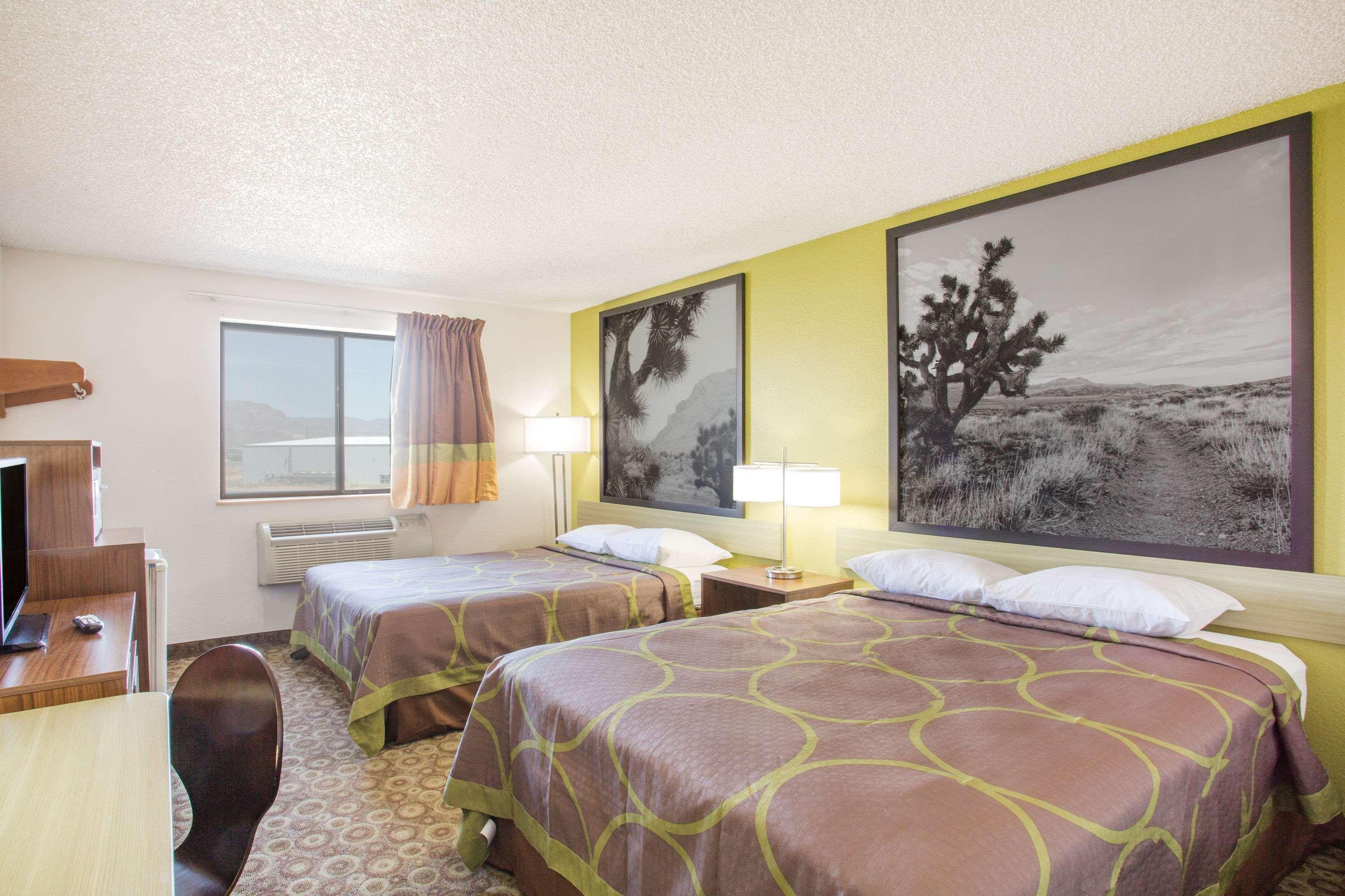 Super 8 By Wyndham Kingman Hotell Exteriör bild