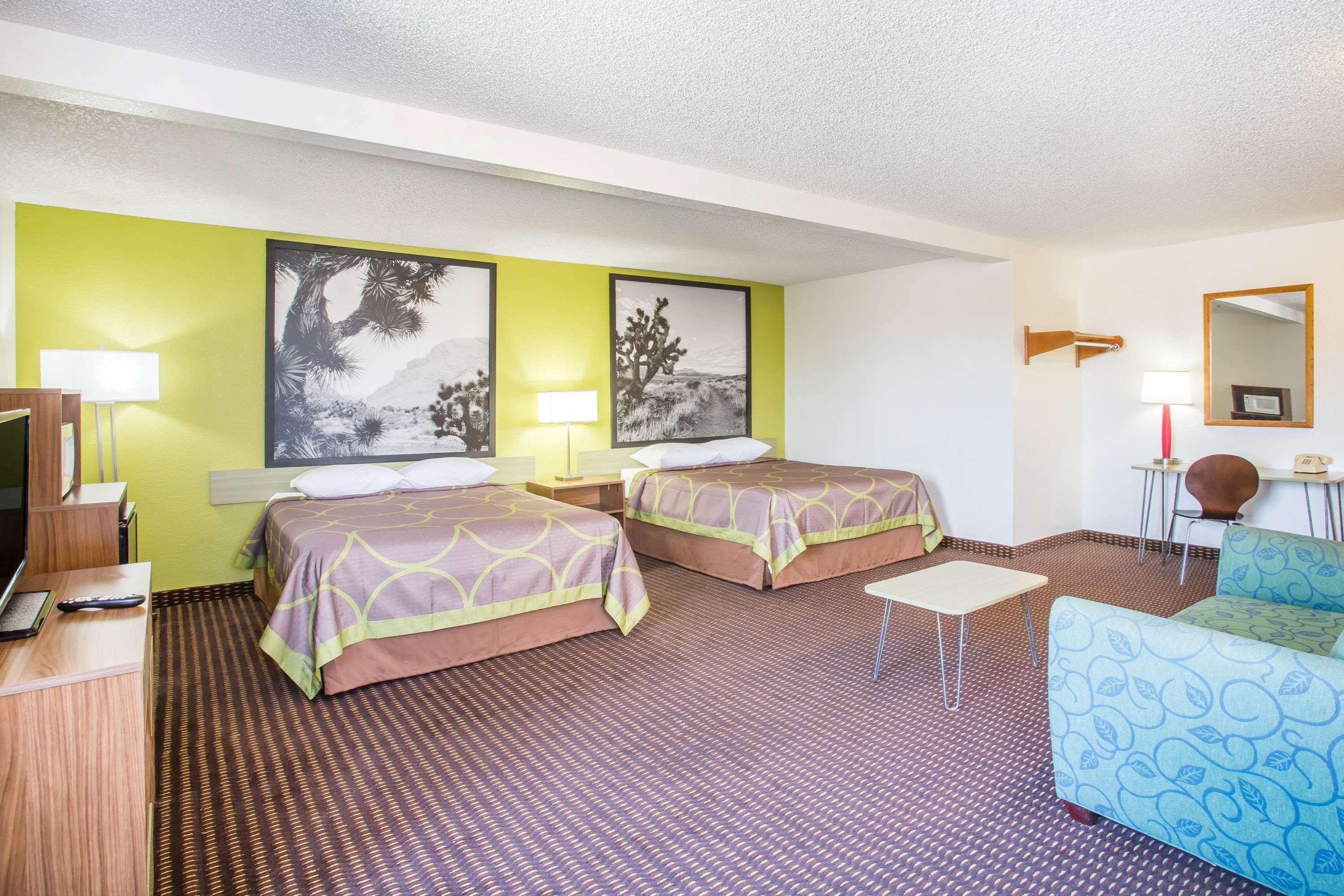 Super 8 By Wyndham Kingman Hotell Exteriör bild